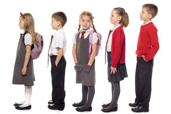Škole hoće uniforme, roditelji ne bi da plate, djacke uniforme