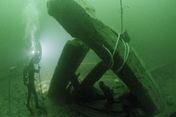 Ronioci u olupini broda u pronašli sir star 340 godina