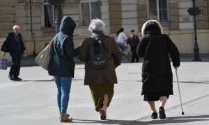 U Srbiji u avgustu rođeno 4.974 beba, preminulo 7.427 ljudi
