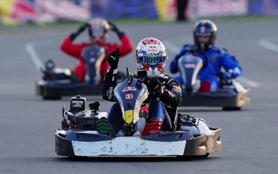 Verstapen za 35 minuta pretekao 100 vozača na Silverstonu