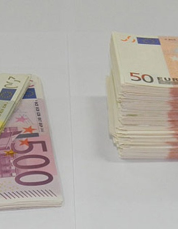 Pokušao da preko granice prenese 40.000 evra: Novac sakrio u automobilu