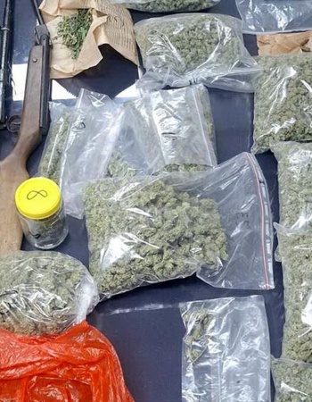 Uhapšen Odžačanin zbog droge i oružja, pronađeni marihuana, kanabis i dve puške