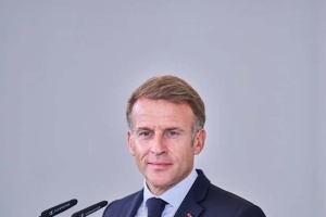 Makron: Zemlje G7 otvoriće strateške rezerve do 100 miliona barela nafte