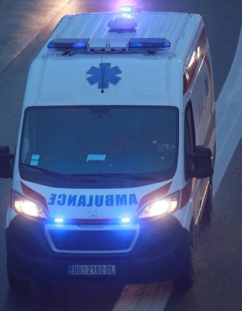 Jedna osoba poginula u nesreći kod Ostružnice, druga teško povređena