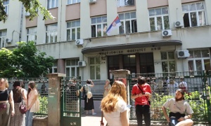 Zaposlenima na Filozofskom fakultetu u Nišu isplaćena plata posle više od tri meseca