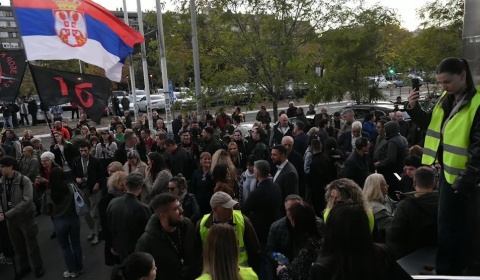 Podrška redakciji Nova.rs ispred sedišta na Novom Beogradu
