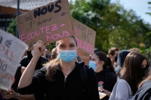 Protesti srednjoškolaca u Francuskoj: Zatvoreno oko 400 škola, hiljade privedenih