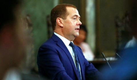 Medvedev tvrdi da Zapad pokušava da utiče na izbore u Srbiji