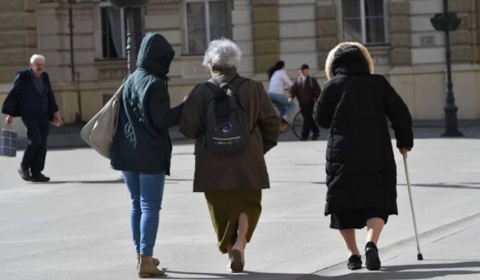 U Srbiji u avgustu rođeno 4.974 beba, preminulo 7.427 ljudi