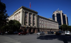 Haos u albanskom parlamentu: poslanici se sukobili, opozicija blokirala govornicu