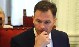 Država ima 460 milijardi dinara na računu, ali najveći deo novca potiče od zaduživanja