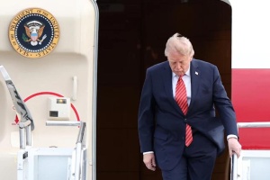 Tramp stigao u Irsku, sastanci sa predsednicom i premijerom