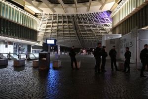 Pariska policija uvela zabranu okupljanja u centru grada do 20 časova