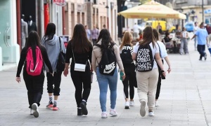 Više od 3.500 tinejdžerki u Srbiji se porodilo za dve godine