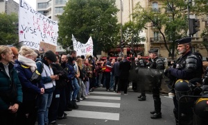 Francuska pooštrava mere pred protestni vikend, Luvr i deo grada zatvoreni