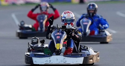 Verstapen za 35 minuta pretekao 100 vozača na Silverstonu