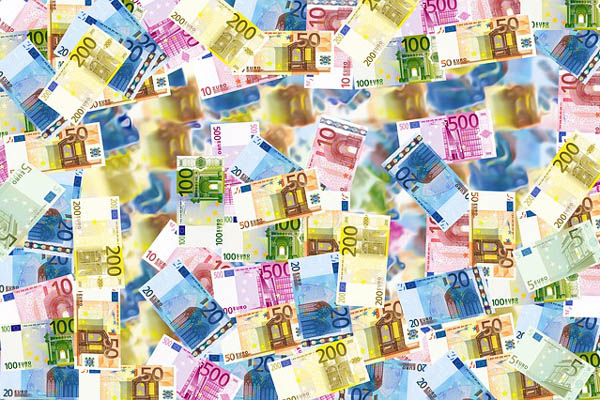 Evro u ponedeljak 117,52 dinara