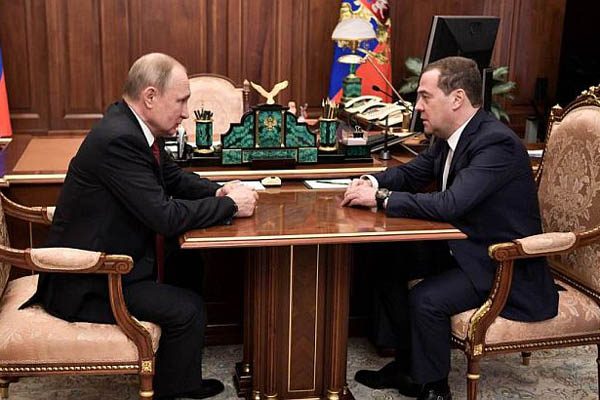 Medvedev podneo ostavku i raspustio vladu