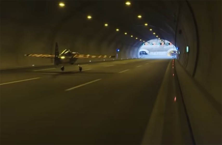 avionom leteo kroz tunel