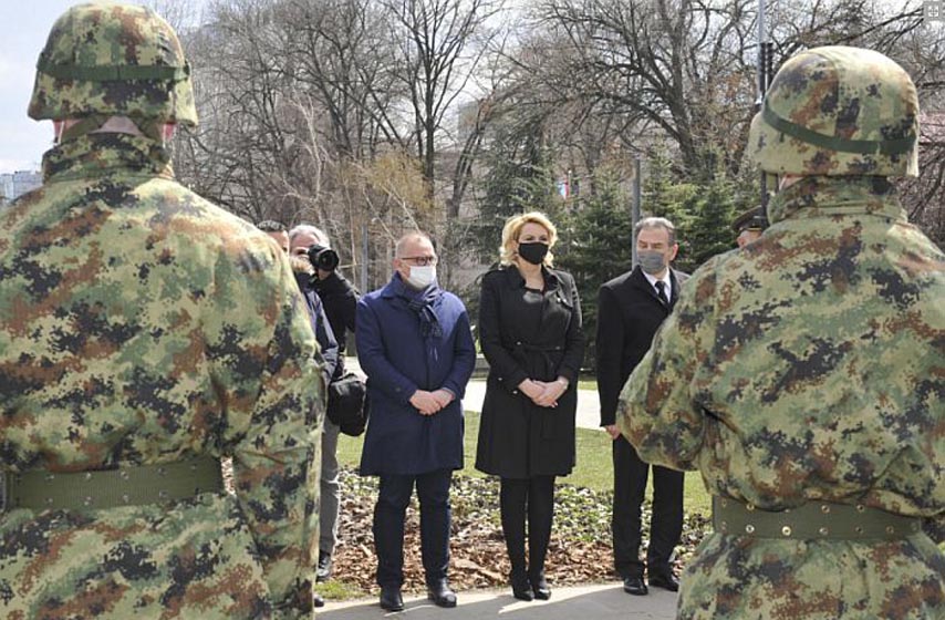 darija kisic tepavcevic, goran vesic, venci na spomenik zrtvama nato