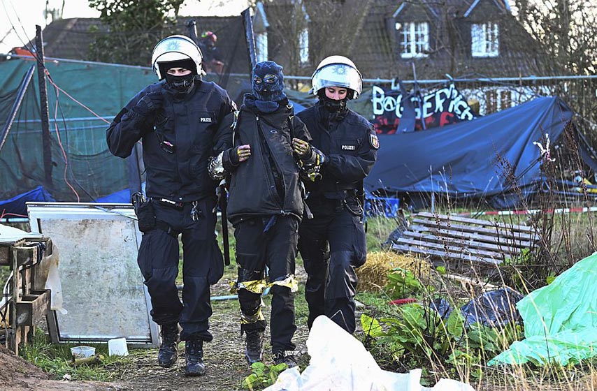 nemacka policija, eko aktivisti