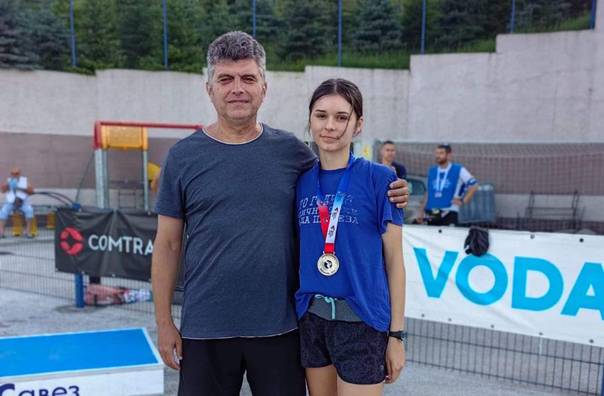 Atletika, Prvenstvo Srbije, mlađi juniori, juniorke, AK "Dinamo" Pančevo, Sanja Marić, srebrna medalja, 1500 m.