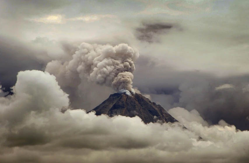 vulkan ebeko, ostrvo paramusir, erupcija vulkana, vesti iz sveta, k-013