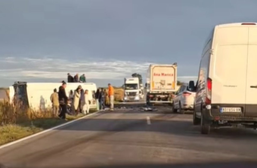 sudar autobusa i automobila, slankamen, novi sad indjija stari put, k-013, vesti srbija, hronika, crna hronika