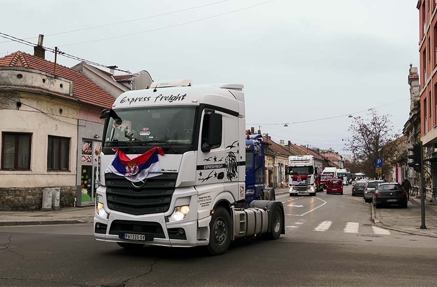 bozicna voznja kamiondzija, pancevo, k-013, defile kamiona, bozic, vesti pancevo