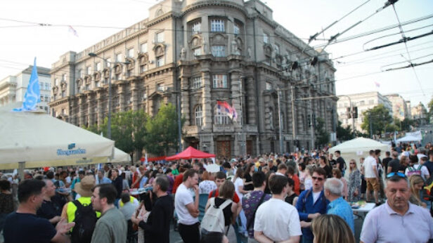 pobunjeni univerzitet, protest, blokada kneza milosa