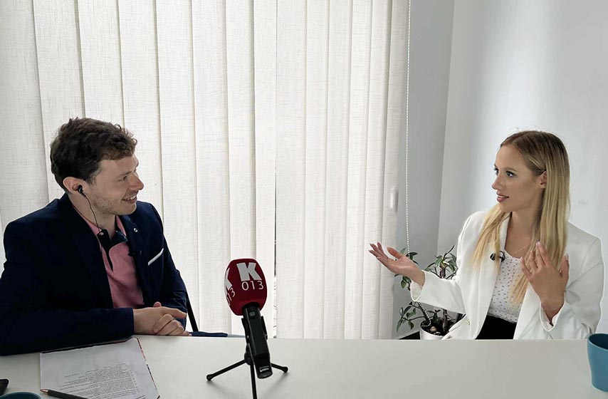 iza kulisa, podkast, podkast iza kulisa, isidora kovacevic, ivan milanovic, k-013