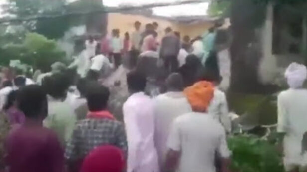 india, urusavanje skole