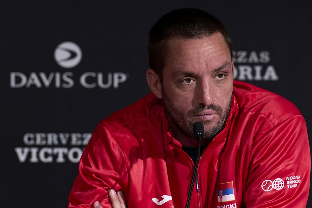 Dejvis Kup, medjedovic