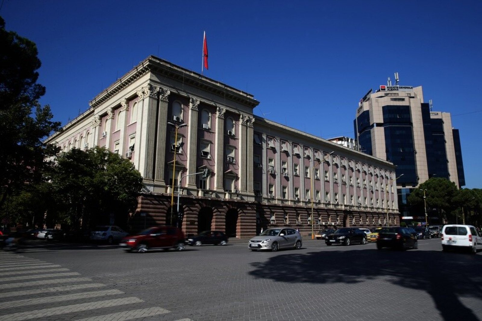 albanski parlament, Tirana, sukob poslanika, Edi Rama, studentski protesti