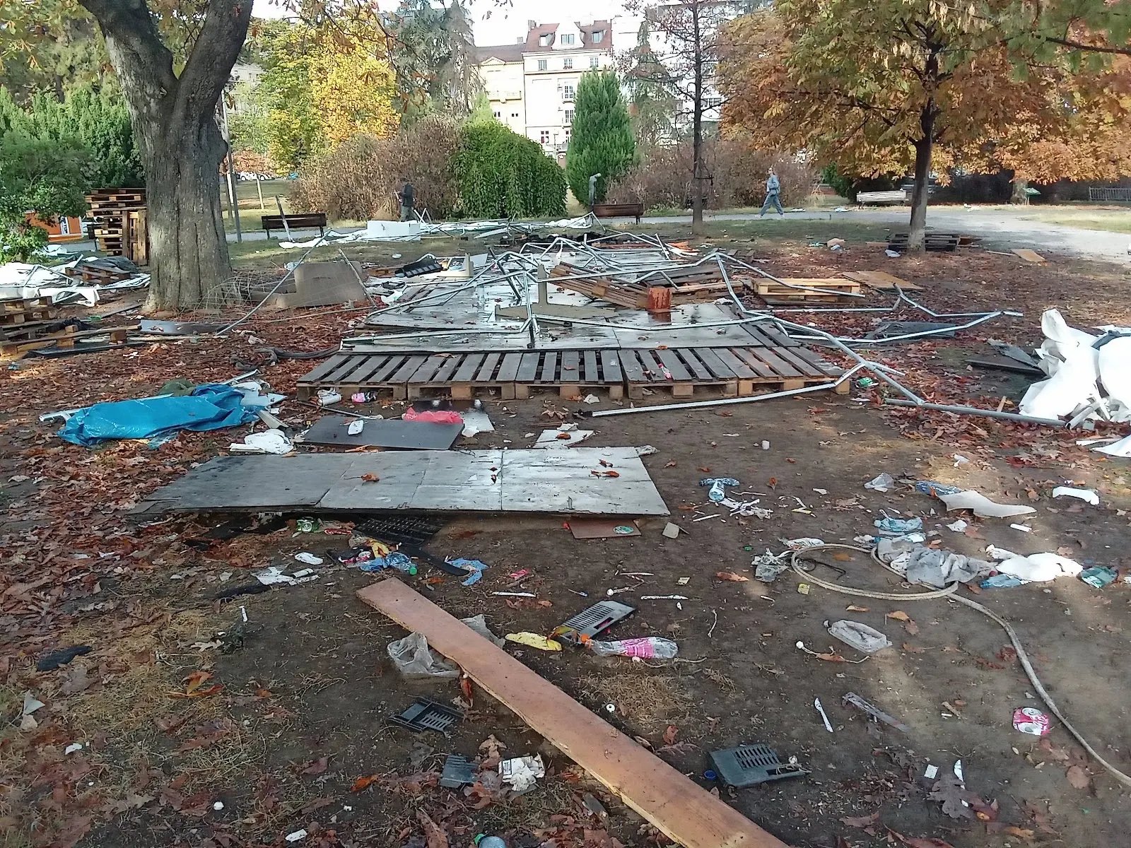 Beograd, šatorski kamp, komunalne službe, građani, uklanjanje