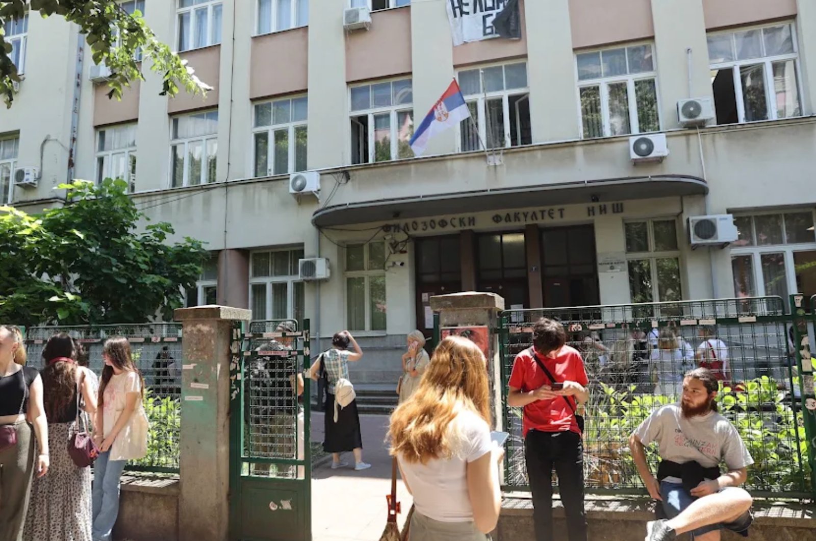 Filozofski fakultet u Nišu, plata zaposlenih, Velibor Petković, Ministarstvo prosvete, Fakultet srpskih studija