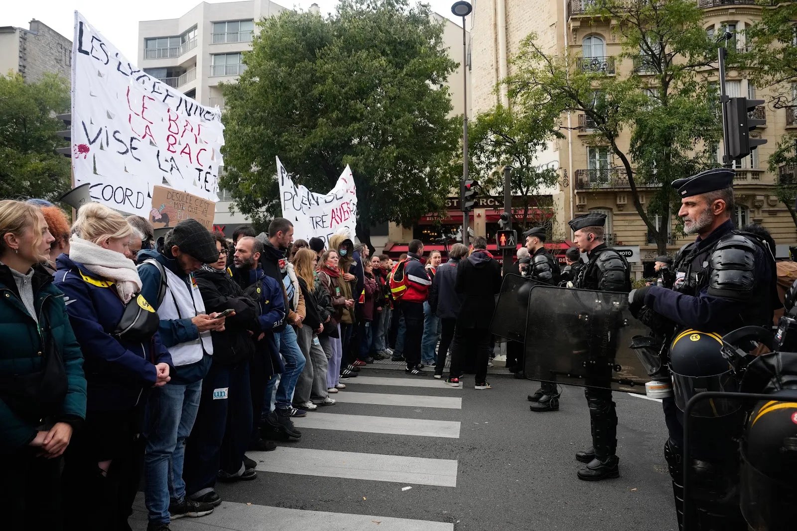 Francuska, protesti, Emanuel Makron, Pariz, Luvr, restrikcije