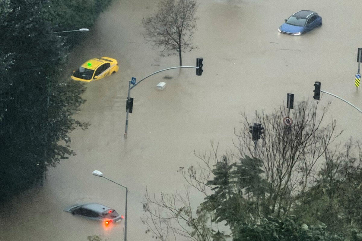 Istanbul, poplave, obilne padavine, škole, guverner, Turska